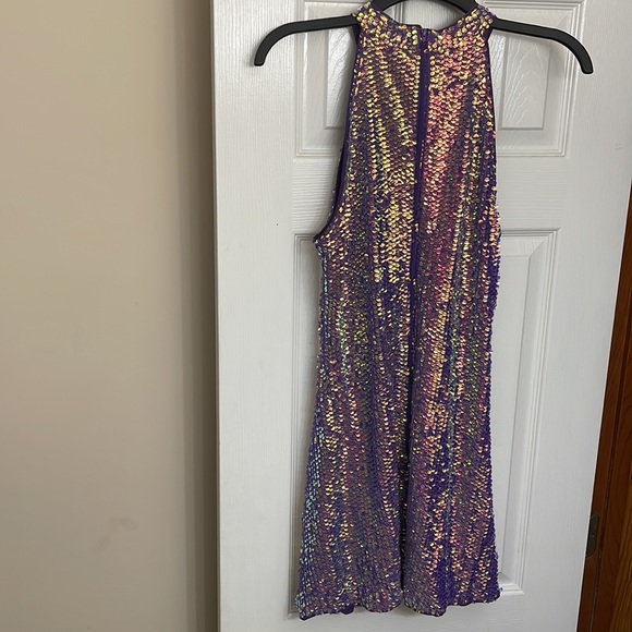 Shimmer, Glitter, Shine! Sequin dress with iridescent colors! - Picture 2 of 4